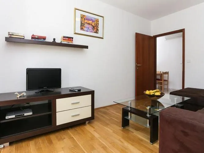 Celenca - Two Bedroom With Balcony And Sea View - A3 아파트
