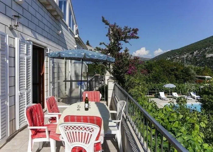 Celenca - Two Bedroom With Balcony And Sea View - A3 아파트 *